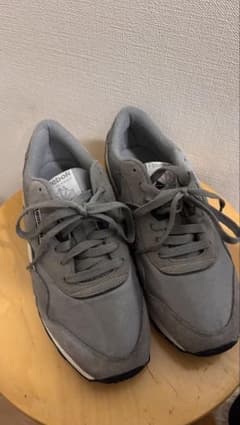 Reebok グレー スニーカーのサムネイル