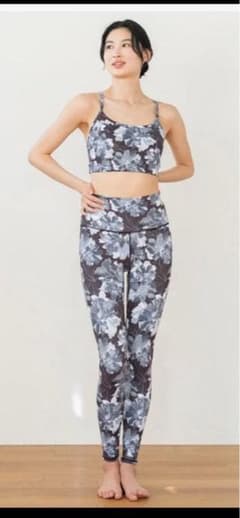 SUKALA 】 花柄ブラトップとレギンスセットアップ Lサイズ - メルカリ