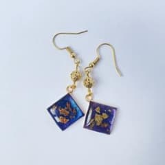 ハンドメイド ピアス 金箔 宇宙モチーフのサムネイル