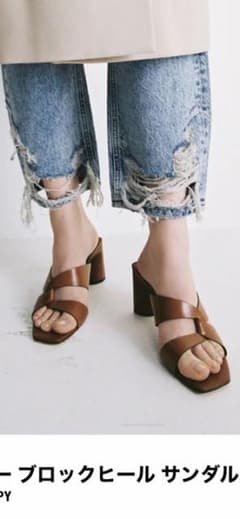 ZARA レザーブロックサンダル39のサムネイル