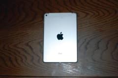 iPadmini4　セルラーモデル128GBのサムネイル