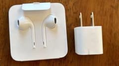 Apple イヤホン有線とパワーアダプターのサムネイル