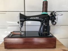 縫えます　レザー　厚物 ハンドル付き　手回し　アンティークミシン　 JANOMEのサムネイル