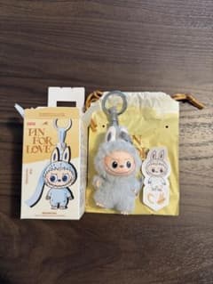 【正規品】LABUBU　PIN FOR LOVE イニシャルCのサムネイル