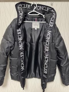 MONCLER ロゴ入りダウンジャケット ブラックのサムネイル