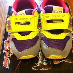 ビビッドカラー☆ニューバランス♪14㎝のサムネイル