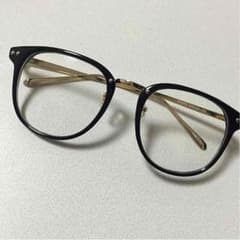 伊達メガネのサムネイル