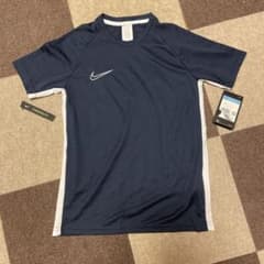 【新品】NIKE 140〜150 ドライ　Tシャツ　男のサムネイル