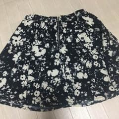花柄スカートのサムネイル