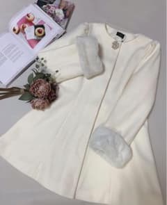 evelyn 白色　オリジナルビジューAラインコートのサムネイル