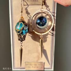 宇宙ランタンと蓄光三日月天球儀ピアス 両耳セット 月 スチームパンク レジン 宇宙ランタンと蓄光三日月天球儀ピアス 両耳セット 月 スチームパンク