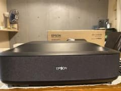 送料込み　EPSON EH-LS300B 超単焦点　保証書以外全てあります。のサムネイル