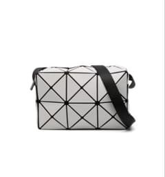 【極美品】BAO BAO ISSEY MIYAKE CUBOIDショルダーバッグのサムネイル