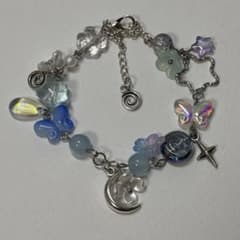 ハンドメイド チャームブレスレット 月 蝶々 星 パステルカラー　青のサムネイル