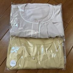 2点　ViS長袖ブラウスと earth music&ecology長袖ブラウスのサムネイル