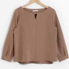 ルクールブラン ブラウス キャメル le.coeur blancのサムネイル