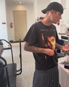 Justin Bieber 着用 believe tour T - メルカリ