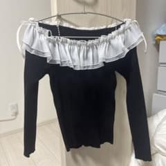 オフショルダー フリル ニット ブラックのサムネイル