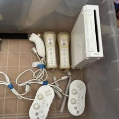 Wii本体、リモコン2つ、ゲーム7本セット8-10発送不可のサムネイル