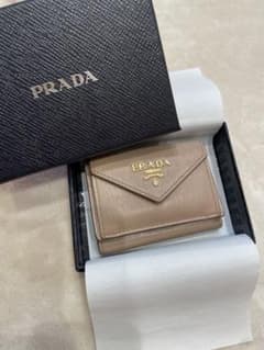 PRADA エピレザー 三つ折り財布 ベージュのサムネイル