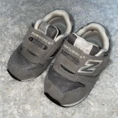 new balance ベビーシューズ グレー　13.5cmのサムネイル
