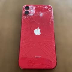 iPhone 11 Red 本体 ひび割れあり - メルカリ