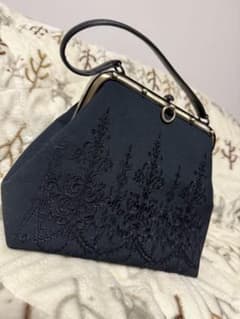 Victorian maiden◾️アンティーク調刺繍入り/がま口風バッグ◾️黒 Victorian maiden◾️アンティーク調刺繍入り/がま口風バッグ◾️黒