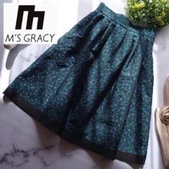 24AW エムズグレイシー 小花柄ジャガード刺繍 フレアスカート 黒 36 S 24AW エムズグレイシー 小花柄ジャガード刺繍 フレアスカート 黒 36 S