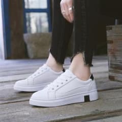 ヤングシンプルスタイルホワイトスニーカーのサムネイル