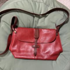 レザー レッド ショルダーバッグ フラップ付き　週末お値下げしますのサムネイル
