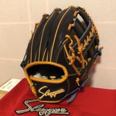 久保田スラッガー 上本選手 直筆サイン入りグローブのサムネイル