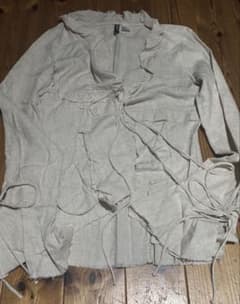 ベージュ フリル付き リネン風シャツのサムネイル