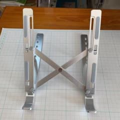 ノートパソコンスタンドのサムネイル