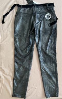 【専用】FEELCYCLE✖️HBTコラボレギンス　S FEELCYCLE HBTコラボ レザー調レギンス サイズXS - メルカリ