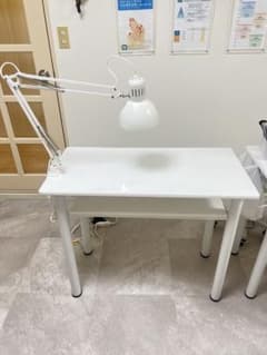 [中古品] お得4台ネイルデスデスクエトゥベラ テーブル 作業台 コンセントのサムネイル