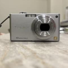 パナソニック Panasonic LUMIX DMC-FX37 5x 元箱、バッテリー、充電器付属 同梱無料 #mj8745 Panasonic DMC-FX37 シルバー バッテリー2個付き - メルカリ