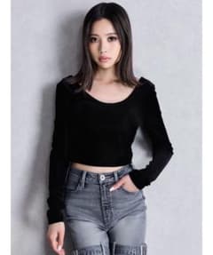 GYDA ベロア バッククロス 長袖トップス ブラックのサムネイル