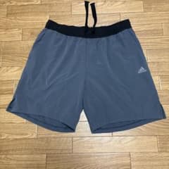 adidas ショートパンツ グレー OTのサムネイル