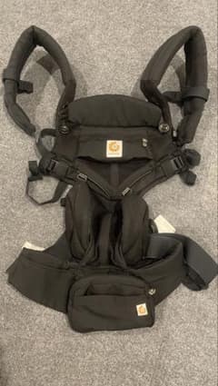 エルゴベビー オムニ360 クールエア ブラック 抱っこ紐 ポーチ付き 美品のサムネイル