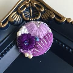 ハンドメイド　刺繍ブローチ　満開のガーベラのサムネイル