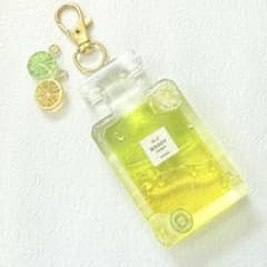 No.479 フルーツ シャカシャカキーホルダー シェイカー レジン - メルカリ
