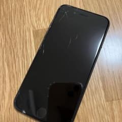 iPhone SE 第2世代 (SE2) ブラック 64 GB auのサムネイル