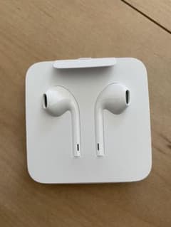 iPhone 純正イヤホン　アップルのサムネイル