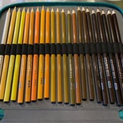 色鉛筆120色ケース入り　23日22時までお値下げのサムネイル