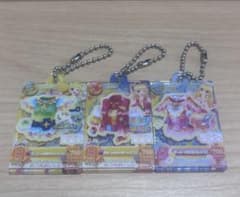 【最終お値下げ】だれでもアクリルチャームアイカツガチャガチャいちごあかりきい3個のサムネイル