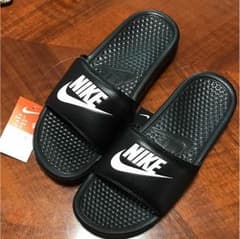 ナイキベナッシNIKEのサムネイル