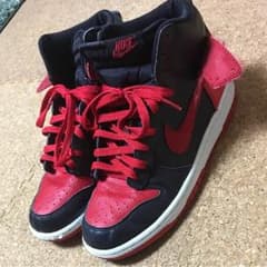 NIKEのサムネイル