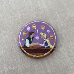 バンダイ　刺繍缶バッチ　ディズニーのサムネイル