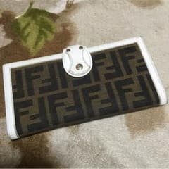 FENDI☆White長財布のサムネイル