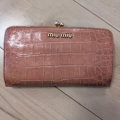 miu miu クロコ型押し 二つ折り財布 がま口 - メルカリ